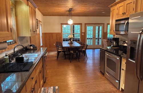 Newell House | "Hook, Line and Leisure" Spacious lakefront home with 3 beds/2 bath, Sleeps 8.