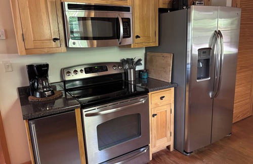 Newell House | "Hook, Line and Leisure" Spacious lakefront home with 3 beds/2 bath, Sleeps 8.
