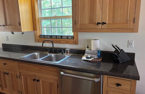 Newell House | "Hook, Line and Leisure" Spacious lakefront home with 3 beds/2 bath, Sleeps 8.