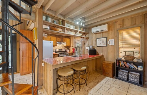 Cedar Key Apartment | Hook, Wine & Sinker Cottage