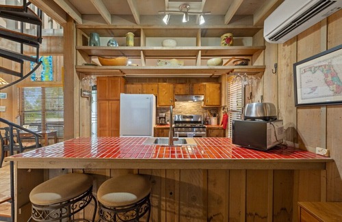 Cedar Key Apartment | Hook, Wine & Sinker Cottage