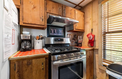 Cedar Key Apartment | Hook, Wine & Sinker Cottage