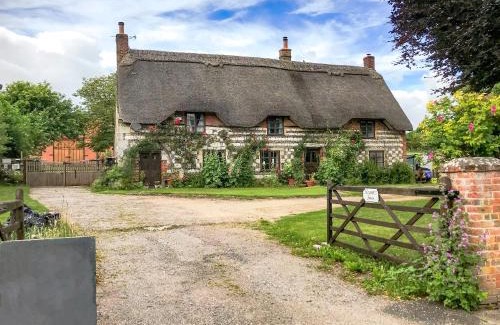 Alton Barnes House | Hoopers Farmhouse - Uk36307