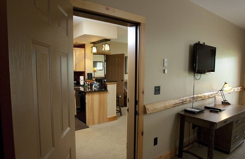 Blodgett Mills Hotel | Hope Lake Lodge & Indoor Waterpark