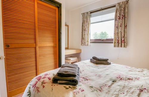 Warton Cottage | HOPE LODGE, family friendly, with pool in Lancaster