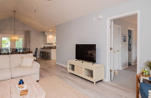Tranquil Harbour House | Hope Sand Dreams: Modern, Elegant Home with Short Walk/Drive to Beach