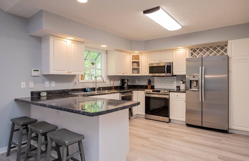Tranquil Harbour House | Hope Sand Dreams: Modern, Elegant Home with Short Walk/Drive to Beach