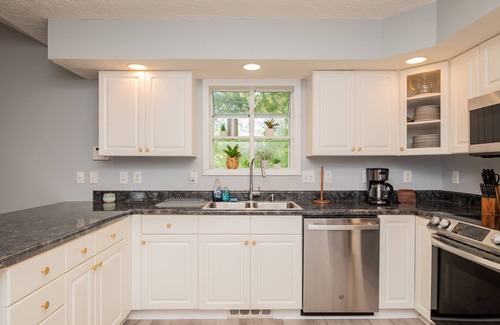 Tranquil Harbour House | Hope Sand Dreams: Modern, Elegant Home with Short Walk/Drive to Beach