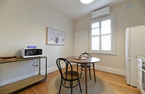 Bathurst Apartment | Hope St Cottage I - Historic Haven, Mountain Views