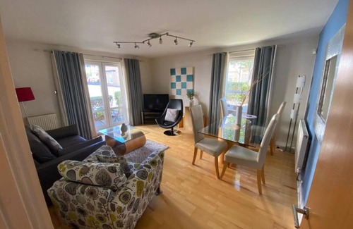 Bonnington Apartment | Hopetoun Apartment with free car parking on site
