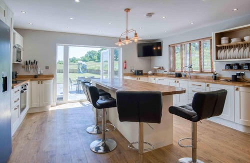 Mawr House | Hopkins Retreat Farm - 5 Bedroom House - Swansea