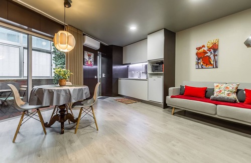 Vila Nova de Gaia Apartment | Hopstays - Gaia Cork House