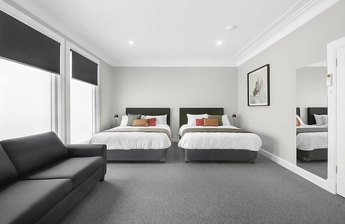 Homebush Hotel | Horse and Jockey Hotel Homebush
