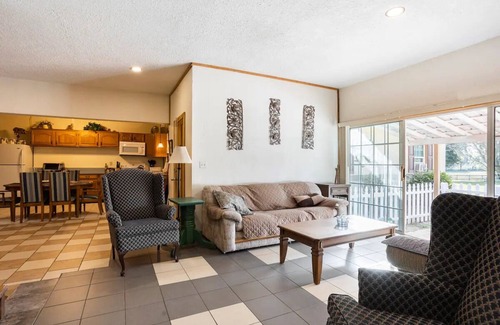 Fellowship House | Horse Farm Private Apt Allow Pets Great View Peaceful