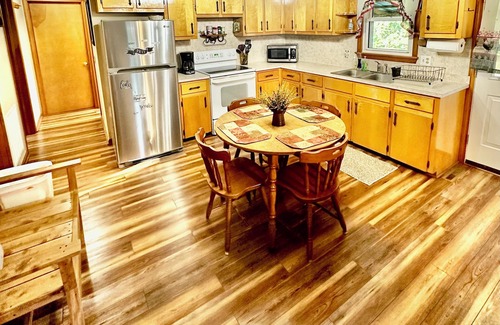 Shenandoah Cabin | Horse Lover's Hideaway - cabin located near mountain and river activities!