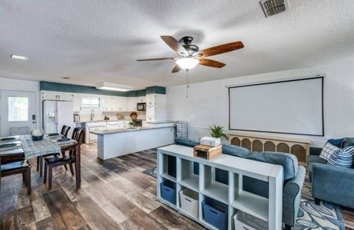 Kamay House | Horse & Pet Friendly Guesthouse Retreat w/Pool