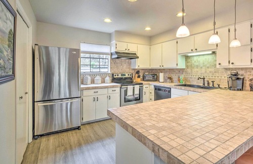 Horseshoe Bay House | Horseshoe Bay Townhome w/Patio & Outdoor Pool!