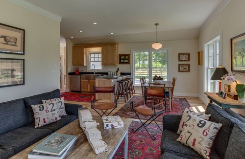 Columbus House | Horseshoe Hill | 10 Minutes to TIEC | Stables and Pasture Available Upon Request
