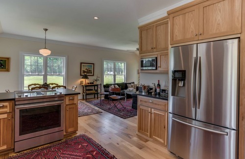 Columbus House | Horseshoe Hill | 10 Minutes to TIEC | Stables and Pasture Available Upon Request