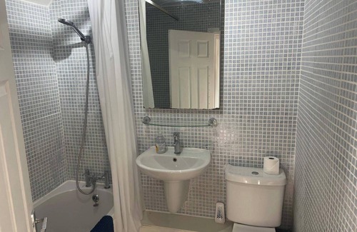 Horsforth Apartment | Horsforth apartment Leeds Bradford airport