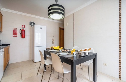 Vila Real Santo Antonio Apartment | HostWise – Bright and Spacious Flat