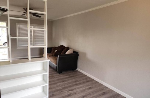 Duncan House | Hospitality House walking distance to Hospital and shopping