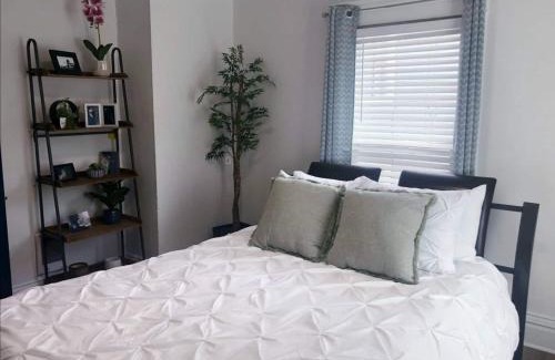 Cliff - Cannon Apartment | Hospitals Manito Park, Huckleberrys Market