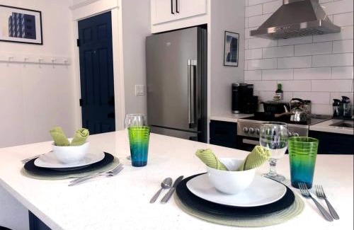 Cliff - Cannon Apartment | Hospitals Manito Park, Huckleberrys Market