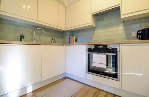 Hatfield Apartment | Host & Stay | Campion Road