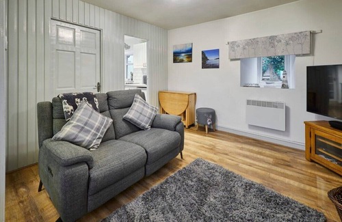 Brynsiencyn House | Host & Stay | Camwy Cottage