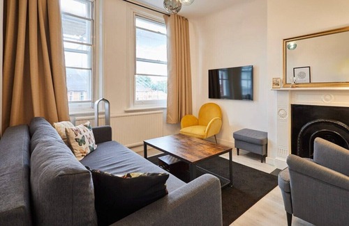 Twickenham Riverside Apartment | Host & Stay | Cosy Twickenham Rugby Gem