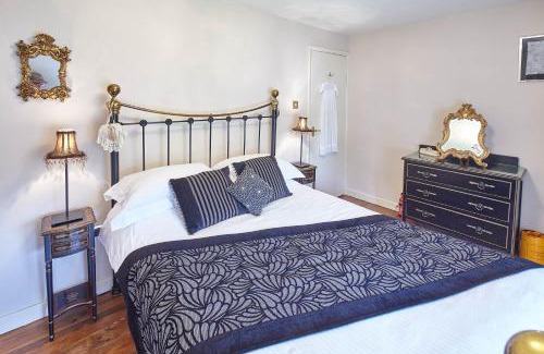 Saltburn-by-the-Sea House | Host & Stay - Honeysuckle Cottage