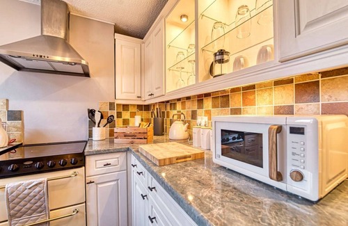 Worcester House | Host & Stay | London Road Cottage