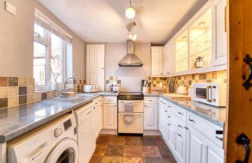 Worcester House | Host & Stay - London Road Cottage