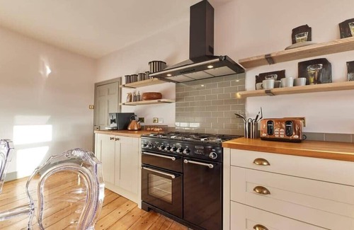 Tynemouth House | Host & Stay | Peacock House