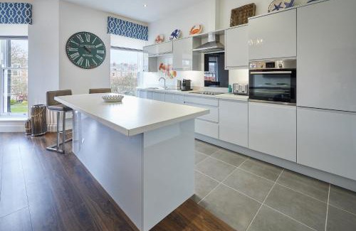 South Cliff Apartment | Host & Stay - The Little Lobster