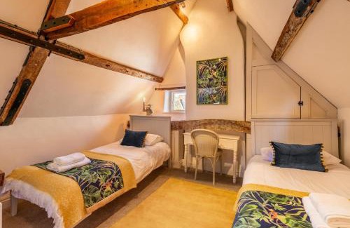 Holt House | Host & Stay - The Old Paul Pry