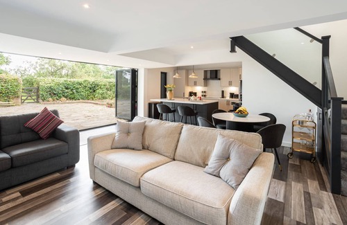 Radbourne House | Host Stay The Stable