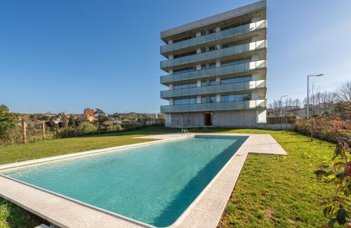 Vila Nova de Gaia Apartment | Host Wise - Luxurious Impressive Apartment - Balcony and Pool