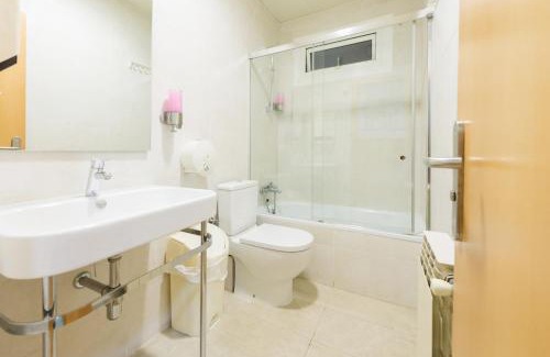 La Maternitat i Sant Ramon House | Hostal BESTPRICE Barcelona Stadium