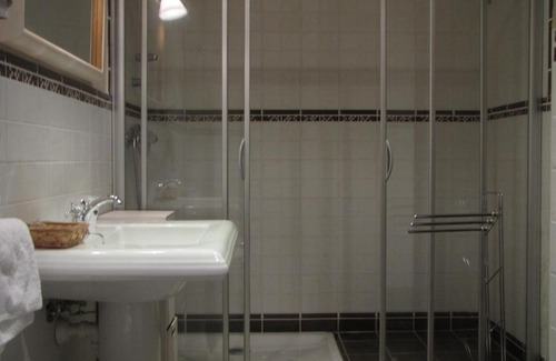 Aoiz House | Hostal Beti-jai