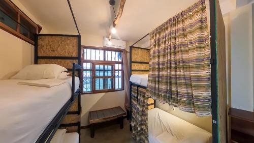 Flores House | Hostal Don Cenobio