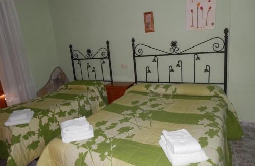 Linares de Mora House | Hostal El Portalico