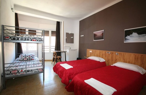 Portbou Hostel | Hostal Juventus