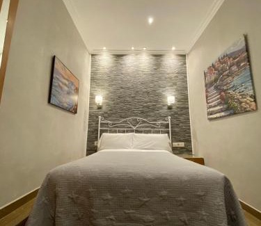 Sant Pere House | Hostal Orleans