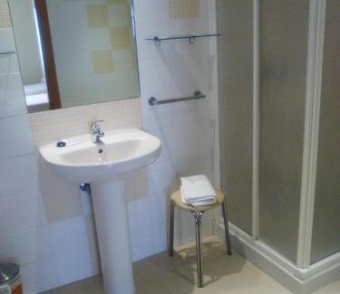 Yunquera de Henares House | Hostal Restaurante Taracena