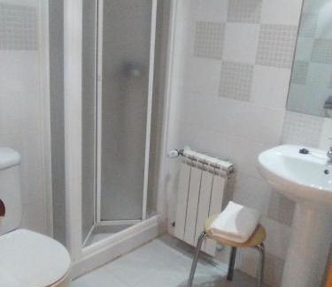 Yunquera de Henares House | Hostal Restaurante Taracena
