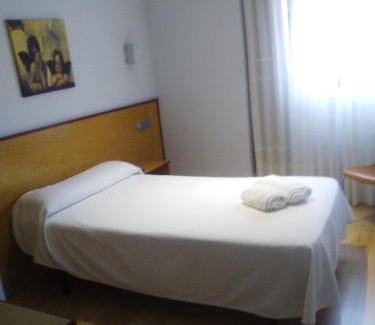 Yunquera de Henares House | Hostal Restaurante Taracena