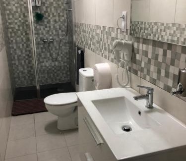 Terrassa House | Hostal Restaurante Avenida de Madrid