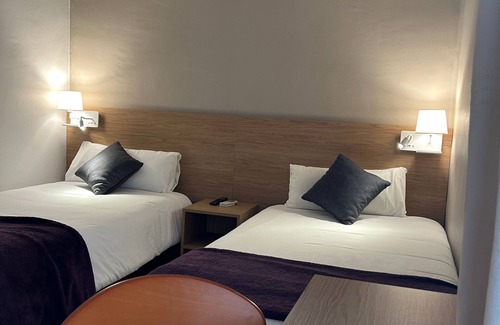 Cubells Hostel | Hostal Roma
